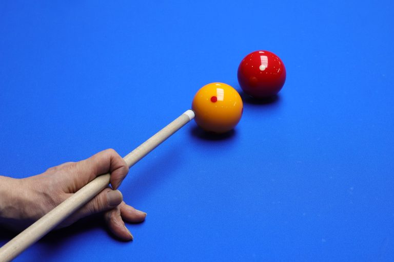 How To Hold A Pool Cue