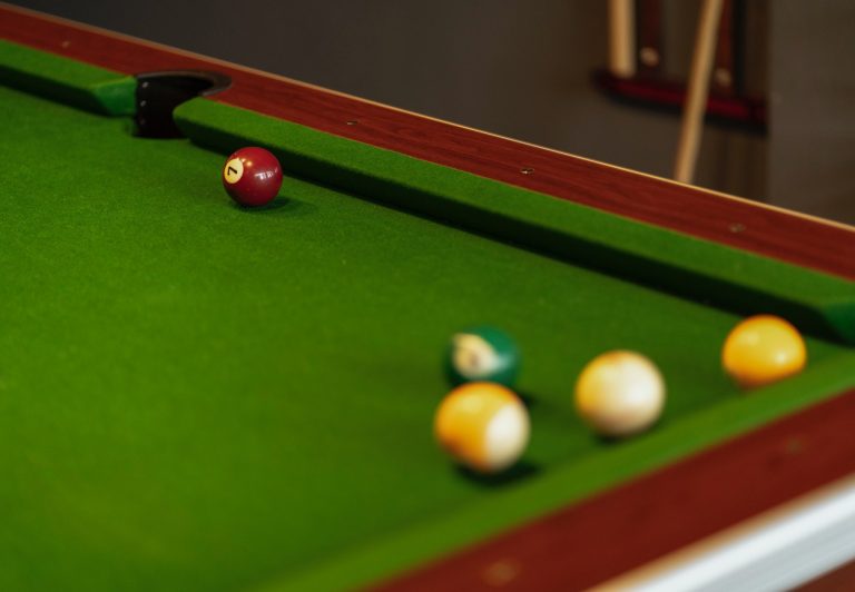 Can you play snooker on pool table?
