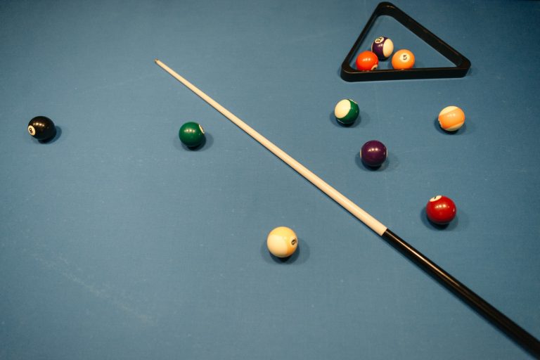 Carbon Fiber vs Wood Pool Cue: What to Prefer?