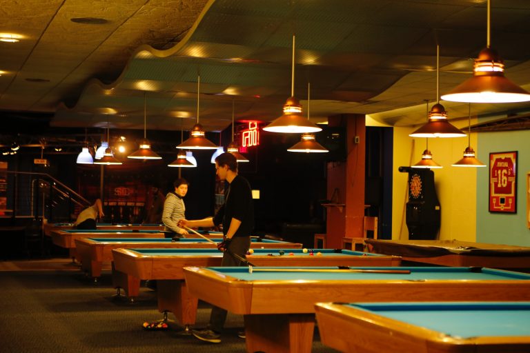 What Size Should a Pool Table Light Be?