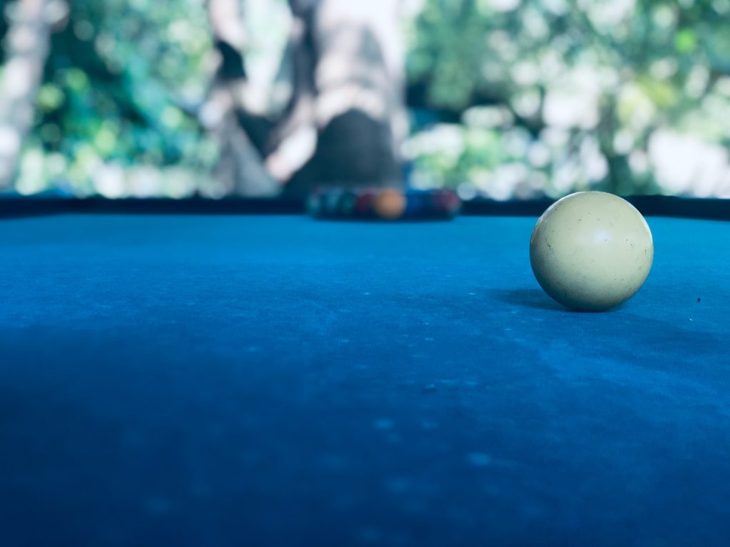 Can a pool table be kept outside?
