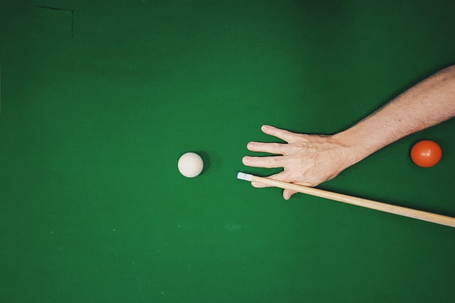 Which Is The Best Way to Hold Pool Cue?